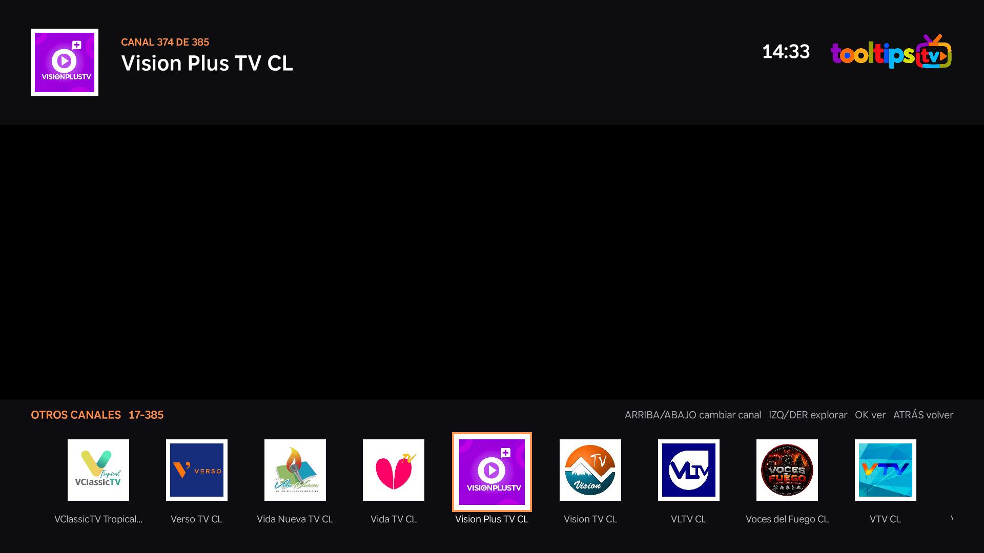Reproductor de Tooltips TV a pantalla completa, con la barra superior de información del canal y la tira de canales en la parte inferior.